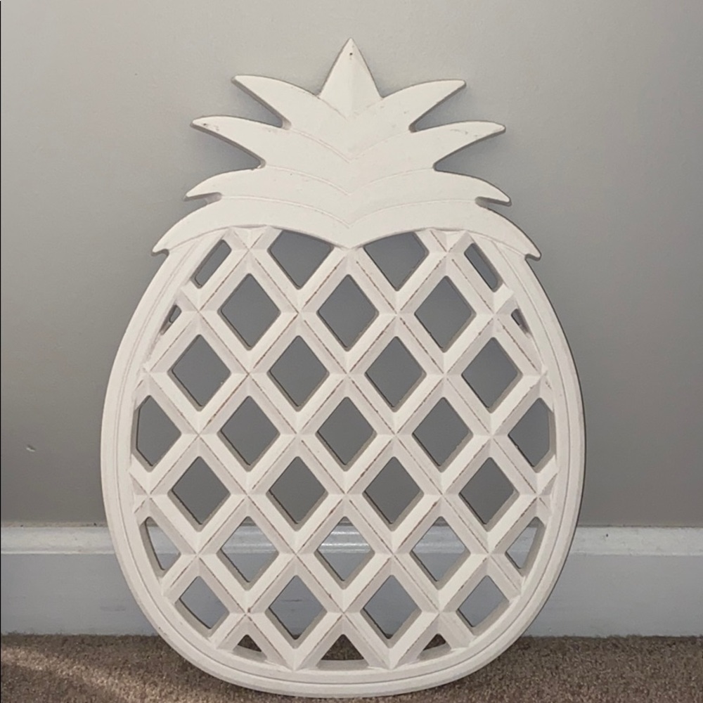 Pineapple wall decor